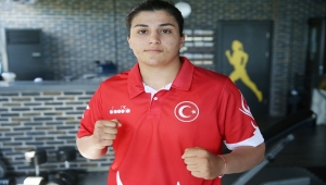 Milli boksör Busenaz Sürmeneli ilk kez katılacağı olimpiyatlardan altın madalyayla dönmeyi hedefliyor: