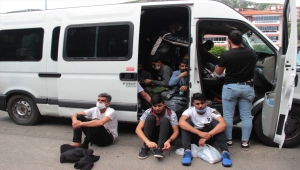 Muğla'da sürücüsü "dur" ihtarına uymayan minibüsten 34 düzensiz göçmen çıktı
