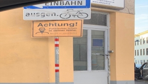 Müslümanların "dijital harita"yla fişlendiği Avusturya'da camilere ırkçı levhalar asıldı
