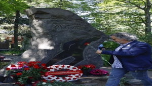Nazım Hikmet ölümünün 58. yılında Moskova'daki mezarı başında anıldı