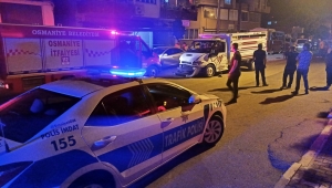 Osmaniye'de silahlı yaralama şüphelisi gasbettiği kamyonetle 1 polis otosu ve 3 araca çarptı : 2'si polis 5 yaralı