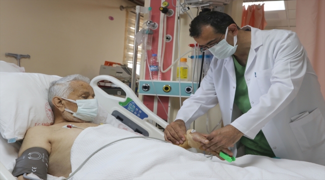 Rize'de 88 yaşındaki hasta "başparmak anjiyografi" operasyonuyla sağlığına kavuştu
