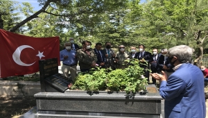 Şair ve yazar Abdurrahim Karakoç, vefatının 9'uncu yılında kabri başında anıldı