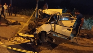 Sakarya'da otomobil ağaca çarptı: 1 ölü, 1 yaralı