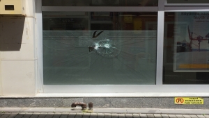 Samsun'da banka şubesinin camı ile ATM'lere zarar veren kişi yakalandı