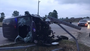 Samsun'da hafif ticari araç ile otomobil çarpıştı: 1 ölü, 2 yaralı 