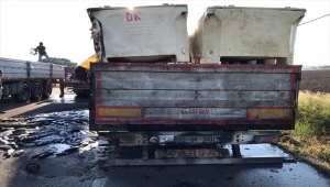 Samsun'da yangın çıkan tırın dorsesindeki balıklar telef oldu