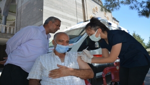 Şanlıurfa'da aşı çadırlarına yoğun ilgi gösterildi