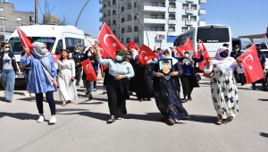 Şırnak'ta terör mağduru aileler HDP İl Başkanlığı binası önünde eylem yaptı