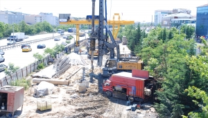 Sultanbeyli metro inşaatında ağaçların iş makinesiyle kırılması vatandaşların tepkisine neden oldu