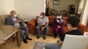 Suriyeli Muhammed, Erzincan'daki koruyucu ailenin yanında sıcak yuvada büyüyor