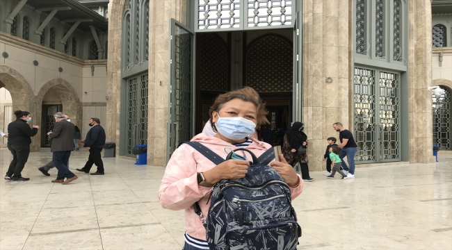 Taksim Camii'ne turistlerden yoğun ilgi