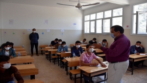 Terör örgütü YPG/PKK'dan temizlenen Tel Abyad ilçesinde liselere geçiş sınavı başladı