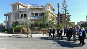 Ticaret Bakanı Muş'tan, 46 yılın ardından bir bölümü açılan Kapalı Maraş'a ziyaret 