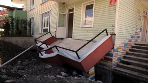 Tokat'ta çöken balkonun altında kalan işçi yaralandı