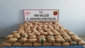 Van'da çuvallar içerisinde araziye gizlenmiş 233 kilo 506 gram eroin bulundu