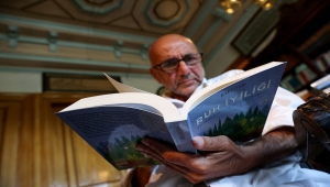 Yazar Hayati Sır, kalbin aşk haliyle aklın bilimsel ilerleyişini bir araya getirmek gerektiğini söyledi: