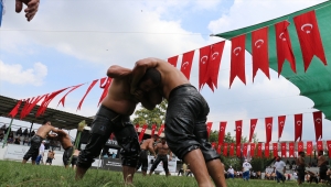 114. Geleneksel Tarihi Yalova Fevziye Yağlı Güreşleri'nin başpehlivanı İsmail Koç oldu