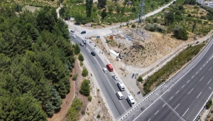 Adana'da karşı şeride geçip otomobile çarpan kamyonun sürücüsü hayatını kaybetti