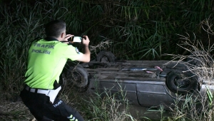 Adana'da otomobil drenaj kanalına düştü: 5 yaralı