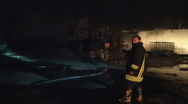 Adana'daki geri dönüşüm fabrikasında çıkan yangın söndürüldü
