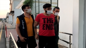 Adana merkezli internetten dolandırıcılık operasyonunda yakalanan 32 zanlıdan 11'i tutuklandı
