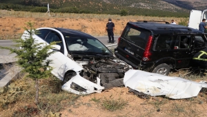 Afyonkarahisar'da cip ile otomobil çarpıştı: 1 ölü, 2 yaralı