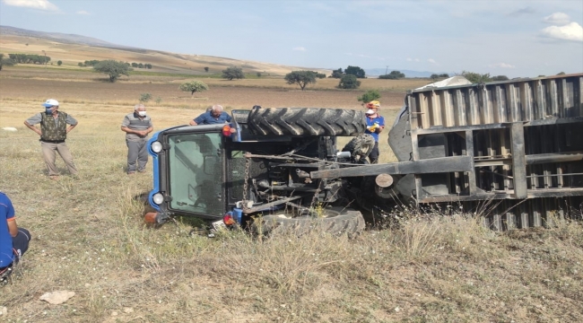 Afyonkarahisar'da devrilen traktörün sürücüsü öldü