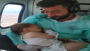 Afyonkarahisar'da üzerine sıcak su dökülen bebek, ambulans helikopterle Eskişehir'e sevk edildi