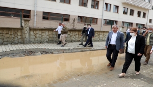 Aile ve Sosyal Hizmetler Bakanı Yanık, selden etkilenen Rize ve Artvin'de incelemelerde bulundu: