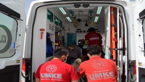 Aksaray'da otomobil refüje devrildi: 5 yaralı