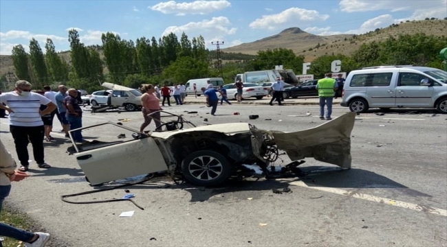 Ankara'da zincirleme trafik kazası: 1 ölü, 10 yaralı
