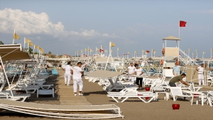 Antalya'da sahilde oluşan hortum nedeniyle 6 turist yaralandı