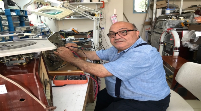 Antika radyo ve pikaplar, Arto Usta'nın elinde yarım asırdır yeniden hayat buluyor