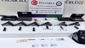 Avcılar'da bir araçta 6 tabanca ele geçirildi