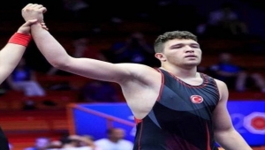 Avrupa Gençler Güreş Şampiyonası'nda Muhammed Hamza Bakır finale yükseldi