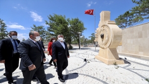 Bakan Varank, Sivas'taki Hamidiye Kültür Parkı'nda incelemede bulundu