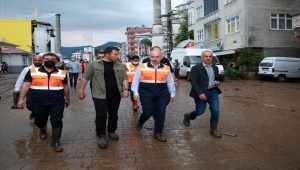 Bakanlar Soylu ve Karaismailoğlu ile AK Parti Genel Başkan Yardımcısı Yazıcı, sel bölgelerinde incelemelerde bulundu