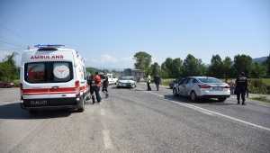 Bartın'da iki otomobil çarpıştı: 4 yaralı