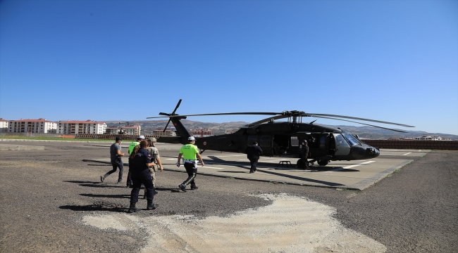 Bingöl'de jandarma ve polis ekipleri helikopterle trafik denetimi yaptı