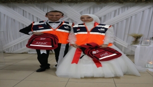 Bolu'da AFAD gönüllüsü gelin ve damadın takısı "Afet ve acil durum çantası" oldu