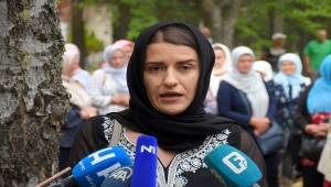 Bosna'daki savaşta kurşuna dizilen Srebrenitsalı 6 genç dualarla anıldı