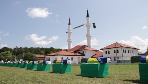 Bosna Hersek'teki savaşta Sırpların katlettiği 12 sivil daha toprağa verildi