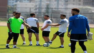 Çaykur Rizespor Teknik Direktörü Bülent Uygun: "Transferde acele etmiyoruz"