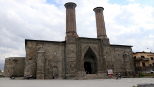 Çifte Minareli Medrese "Vakıf Eserleri Müzesi" olarak misafirlerini ağırlamaya başladı