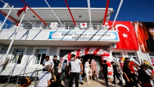 Diyarbakır'da sanatçı Ebru Yaşar'ın eşi tarafından yaptırılan okulun açılışı yapıldı