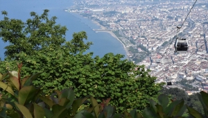 Doğasıyla cezbeden Boztepe'de turist hareketliliği yaşanıyor