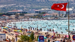 Ege Bölgesi'nin turistik ilçelerinde hem tatil hem de dönüş yolculuğu devam ediyor