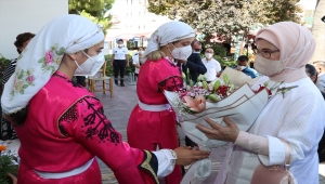 Emine Erdoğan, Girne Belediyesi Sosyal Yaşam Merkezini ziyaret etti