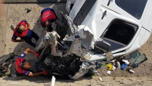 Erzincan'da minibüs ile otomobil çarpıştı: 4 yaralı